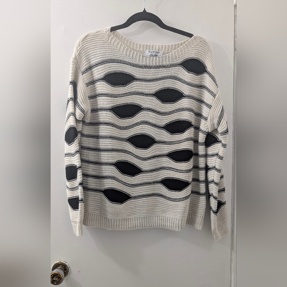 Via Vitale Black and White Wave Pattern Sweater Made In Italy G